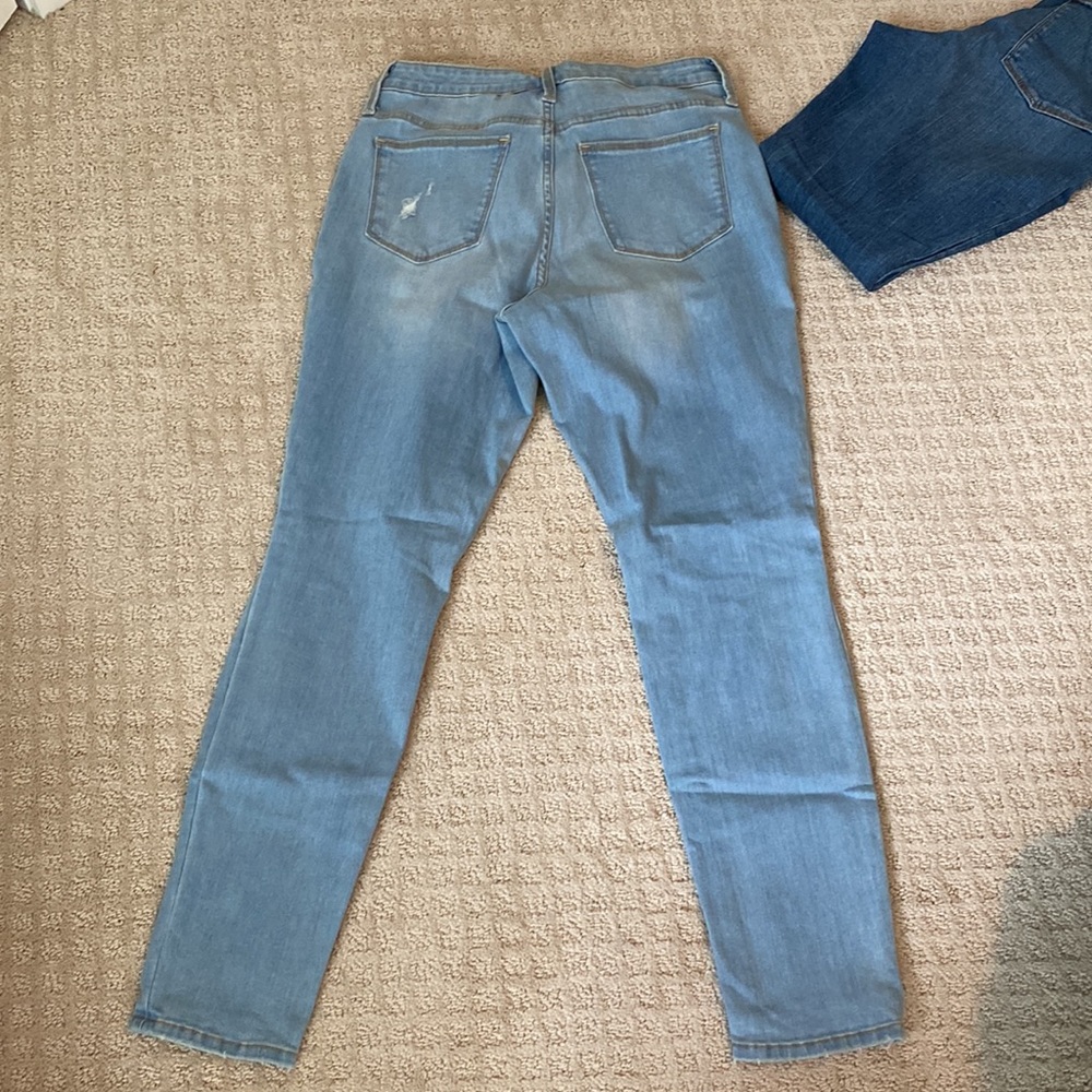 Universal Thread Distressed Denim - Picture 4 of 4